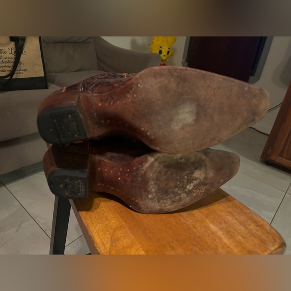 Vintage Corral Western Cowboy Boots with Cross Design - Picture 6 of 9